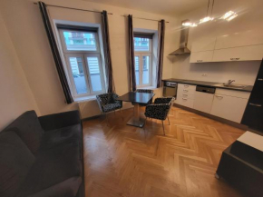 CozyNite Premium Apartment Hundertwasser